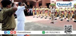 Read more about the article സംസ്ഥാന പോലീസിനെതിരെ പെരുകുന്ന പരാതികള്‍; എസ്‌.ഐ മുതല്‍ ഡി.ജി.പി വരെയുളളവരുടെ യോഗം വിളിച്ച് മുഖ്യമന്ത്രി