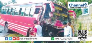 Read more about the article പയ്യന്നൂരിലെ പെട്രോള്‍ പമ്പില്‍ നിന്നും മോഷ്ടിച്ച് കടത്തിക്കൊണ്ടുപോയ ബസ് അപകടത്തില്‍പ്പെട്ടു