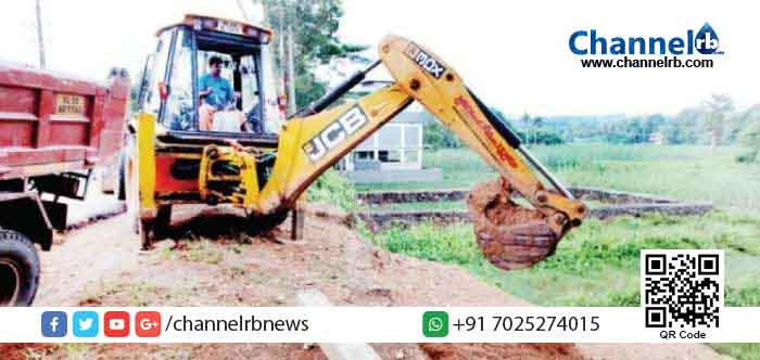 You are currently viewing കനത്ത മഴയില്‍ മണ്ണിടിച്ചില്‍; കാസര്‍കോട് ചെര്‍ക്കള – കല്ലടുക്ക റോഡില്‍ നിയന്ത്രണങ്ങളോടെ ഗതാഗതം പുനസ്ഥാപിച്ചു