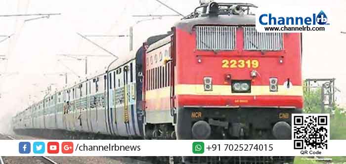 You are currently viewing മാവേലി എക്സ്പ്രസ് ഓടിക്കൊണ്ടിരിക്കെ മുന്നില്‍ മരം വീണു; ലോക്കോ പൈലറ്റിന് പരിക്ക്; വൈദ്യുതി ബന്ധം തടസ്സപ്പെട്ടു; ട്രെയിനുകള്‍  വൈകും