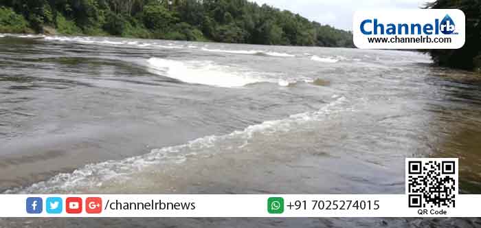 Read more about the article തേജസ്വിനി പുഴ കര കവിഞ്ഞു; കയ്യൂർ അരയകടവ് പ്രദേശം പൂർണമായും വെള്ളത്തില്‍; ദുരിതമൊഴിയാതെ വടക്കന്‍ ജില്ലകള്‍