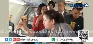 Read more about the article രാഹുല്‍ ഗാന്ധിയെ കണ്ടതും കശ്മീരി സ്ത്രീ പൊട്ടിക്കരഞ്ഞു; ജമ്മു കാശ്മീർ യാത്രക്കിടെ വിമാനത്തിലായിരുന്നു സംഭവം; കാശ്മീരിൽ മോദി സർക്കാർ നടത്തുന്നത് കൊടും ക്രൂരതയോ..?