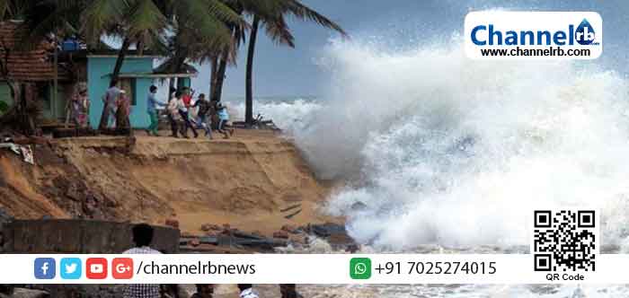 You are currently viewing പ്രളയത്തിലെ വെള്ളം ഇറങ്ങിയതിനാല്‍ തിരികെ വീട്ടിലേക്ക് തിരിച്ചു; അപ്പോള്‍ വീണ്ടും ദുരിതം; കോഴിക്കോട് കടലാക്രമണം രൂക്ഷംമാകുന്നു; 17 കുടുംബങ്ങളെ മാറ്റിപ്പാര്‍പ്പിച്ചു