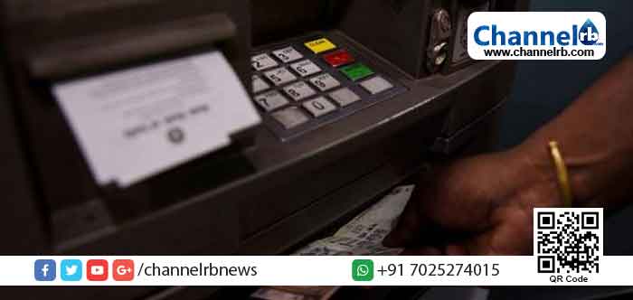 You are currently viewing എ.ടി.എമ്മില്‍ നിന്നും പണം പിൻവലിക്കാനെത്തിയ ഇടപാടുകാരൻ കണ്ടത് 500 രൂപയുടെ നോട്ടുകൾ കൗണ്ടറിൽ ചിതറിക്കിടക്കുന്നത്