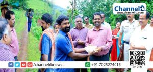 Read more about the article മണ്ണിന്‍റെ ഗന്ധം പ്രാണവായു ആക്കി കൃഷിയെ സ്നേഹിച്ച സാബുവിന് സര്‍ക്കാര്‍ ആദരമായി കളക്ടറുടെ  ഓണക്കോടി