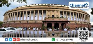 Read more about the article പാര്‍ലമെന്റിനുള്ളിലേക്ക് കത്തിയുമായി ഓടിക്കയറി യുവാവ്; എത്തിയത് ബൈക്കില്‍; സുരക്ഷാ ഉദ്യോഗസ്ഥര്‍ പിടികൂടി