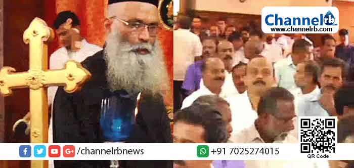 You are currently viewing കോടതി വിധി നടപ്പാക്കി; പിറവം പള്ളിയിൽ ഓർത്തഡോക്സ് വിഭാഗം പ്രവേശിച്ചു; റോഡിൽ കുർബാന നടത്തി പ്രതിഷേധവുമായി യാക്കോബായ വിഭാഗം