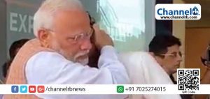 Read more about the article ചാന്ദ്രയാൻ 2: പ്ര​ധാ​ന​മ​ന്ത്രി ന​രേ​ന്ദ്ര മോ​ദി​യു​ടെ മു​ന്നി​ല്‍ വി​കാ​രാ​ധീ​ന​നാ​യി ഐ.​എ​സ്‌.ആ​ര്‍.​ഒ ചെ​യ​ര്‍​മാ​ന്‍,; ആശ്വസിപ്പിച്ച് മോദി