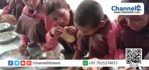 Read more about the article യു.പിയിലെ പ്രൈമറി സ്‌കൂളില്‍ കുട്ടികള്‍ക്ക് ഉച്ചഭക്ഷണമായി ‘ചപ്പാത്തിയും ഉപ്പും’ ; റിപ്പോര്‍ട്ട്​ ചെയ്​ത മാധ്യമപ്രവര്‍ത്തകനെതിരെ കേസ്