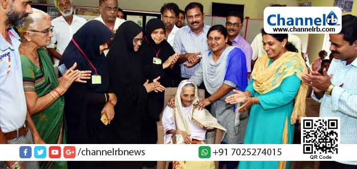 You are currently viewing 105 വയസ്സുള്ള ആയിഷ ഉമ്മയെ ആദരിച്ചു; ശ്രദ്ധേയമായി  മൊഗ്രാല്‍ പുത്തൂര്‍ കുടുംബാരോഗ്യ കേന്ദ്രത്തിന്‍റെ  വയോജന സംഗമം