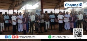 Read more about the article കുട്ടികൾ പഠിക്കട്ടെ കുട്ടികൾ വളരട്ടെ; അഡൂർ എച്ച്.എസ്.എസ് സ്കൂളിലേക്ക് വർഷത്തേക്കുള്ള മലയാളം, കന്നട  പത്രങ്ങള്‍ ‘വോയ്‌സ് ഓഫ്‌ അഡൂർ’ ക്ലബ് സ്പോണ്‍സർ ചെയ്തു