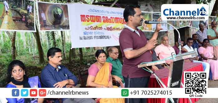 You are currently viewing തടയണ മഹോത്സവത്തിന് കാസർകോട് ജില്ലയില്‍ തുടക്കമായി; നഷ്ടപ്പെട്ട ജീവജലം തിരിച്ചുപിടിക്കാനുള്ള പ്രാദേശിക കൂട്ടായ്മയാണ് തടയണ മഹോത്സവമെന്ന്  കളക്ടര്‍