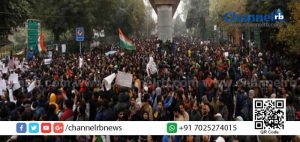 Read more about the article സംഘർഷം ഒഴിയാത്ത ഡൽഹി; പ്രതിഷേധക്കാർ വീണ്ടും തെരുവിൽ ഒത്തുകൂടി; കണ്ണീര്‍വാതകം പ്രയോഗിച്ച് പോലീസ്