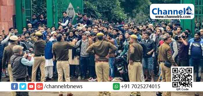 You are currently viewing ജാമിയ മിലിയ പ്രതിഷേധം രാജ്യമാകെ പടരുന്നു; കേരളത്തിൽ കോഴിക്കോട് ട്രെയിൻ തടഞ്ഞ് ഡി.വൈ.എഫ്.ഐ