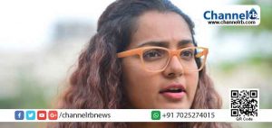 Read more about the article ”ന​ട്ടെല്ലിലൂടെ ഭയം കയറുന്നുണ്ട്​. നമ്മള്‍ ഇത്​ സംഭവിക്കാന്‍ അനുവദിക്കരുത് ”​: പൗരത്വ ബില്ലിനെതിരെ നടി  പാര്‍വതി