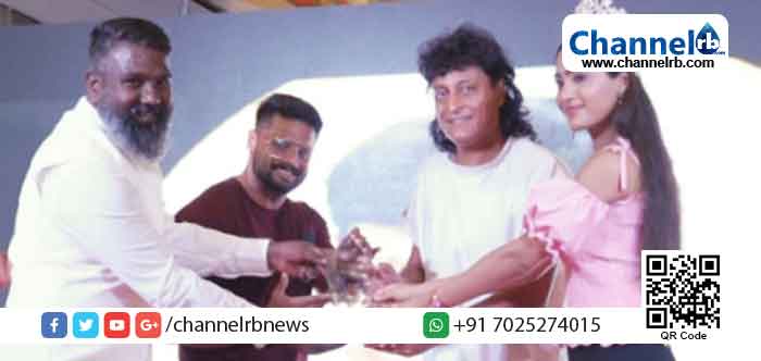 You are currently viewing ഏറ്റവും കൂടുതല്‍ സെല്‍ഫിയെടുക്കപ്പെട്ട സെലിബ്രിറ്റി; സെല്‍ഫി സ്റ്റാര്‍ പുരസ്‌കാരം ഏറ്റുവാങ്ങി ഡോ. ബോബി ചെമ്മണൂര്‍