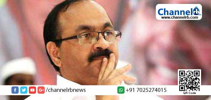 Read more about the article ഒരു ദിവസം ഉച്ചവരെ ഒരുമിച്ചിരുന്ന് സമരം ചെയ്താൽ ഇല്ലാതാകുന്നതാണോ സി. പി. എമ്മും കോൺഗ്രസും തമ്മിലുള്ള അകലം?; വി.ഡി സതീശൻ പറയുന്നു