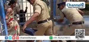 Read more about the article ഹോസ്റ്റലില്‍ തൂങ്ങിമരിച്ച പതിനാറ് വയസുള്ള മകളുടെ മൃതദേഹത്തിനുമുന്നില്‍ പ്രതിഷേധവുമായി പിതാവ്;  കാലുകൊണ്ട് തൊഴിച്ച് പോലീസ്