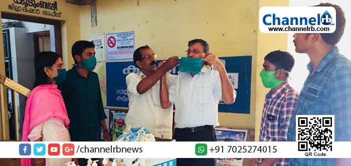 You are currently viewing മാസ്‌ക് 12 രൂപ, ഹാന്‍ഡ് വാഷ് 60 രൂപ; കാസർകോട് കളക്ടറേറ്റില്‍ കുടുംബശ്രീ ഉത്പന്നങ്ങളുടെ വിതരണമാരംഭിച്ചു