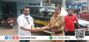 Read more about the article പോലീസ് സേനയ്ക്ക് ദാഹമകറ്റാൻ ഇളനീരുമായി ഡോ. ബോബി ചെമ്മണൂർ