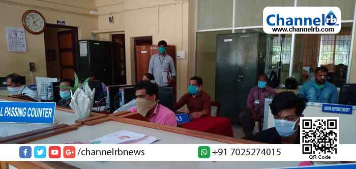 You are currently viewing കാസര്‍കോട് ജില്ലയിലെ ക്ഷേമ പെന്‍ഷനുകള്‍ കോവിഡില്‍ കുരുങ്ങില്ല; കര്‍മ്മ നിരതരായി ട്രഷറി ജീവനക്കാര്‍