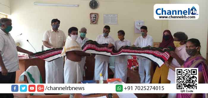 Read more about the article കാസർകോട് ജില്ലാ പഞ്ചായത്ത് പദ്ധതി: തെയ്യം കലാകാരാൻമാരുടെ സംഘങ്ങൾക്ക് ആടയാഭരണങ്ങളുടെ വിതരണോദ്ഘാടനം നടത്തി