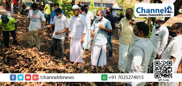 Read more about the article മഴയെത്തും മുൻപേ നാടും വീടും വൃത്തിയാക്കാം; മുസ്‌ലിം യൂത്ത് ലീഗ് മഞ്ചേശ്വരം സി.എച്ച്.സി പരിസരം ശുചീകരിച്ചു