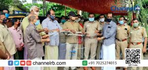 Read more about the article കോവിഡ് വ്യാപനം തടയാൻ കാസർകോട് ജില്ലയിൽ മോട്ടർ വാഹന വകുപ്പ് നടത്തുന്നത് മാതൃകാപരമായ  കാര്യം; 2500 ലധികം വരുന്ന ഓട്ടോകളിൽ സുരക്ഷാ കാബിൻ