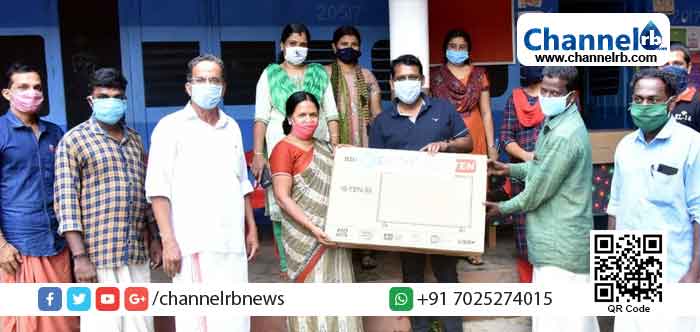 Read more about the article ടി.വി ഇല്ലാത്ത മൂന്ന് വിദ്യാർത്ഥികൾക്ക് മടിക്കൈ കീക്കാംങ്കോട്ട് ഗവ.എൽ പി.സ്കൂൾ പൂർവ്വ വിദ്യാർത്ഥി സംഘടന ടി. വി നൽകി