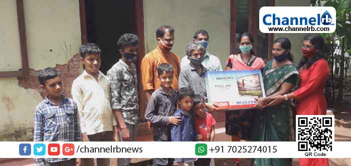 Read more about the article സ്വന്തം വീട്ടിൽ പുതു ലോകം പിറന്നു; നെല്ലിക്കട്ടയിലെ അഹ്‌മദ്‌ – നസീമ ദമ്പതികളുടെ അഞ്ച് മക്കൾക്കാണ് പുതു സൗകര്യം ഒരുങ്ങിയത്; തുണയായത് ചെറുവത്തൂരിലെ സുമനസ്സുകൾ