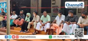 Read more about the article കുട്ടികൾക്കുള്ള കുത്തിവെപ്പിന് വന്ന അമ്മമാർക്ക് കോവിഡ് നെഗറ്റിവ് സർട്ടിഫിക്കറ്റ് വേണമെന്ന നിലപാടിൽ മഞ്ചേശ്വരം സി.എച്ച്.സിയില്‍ മെഡിക്കൽ ഓഫീസര്‍;  ജനപ്രതിനിധികൾ കുത്തിയിരിപ്പ്  സമരം നടത്തി