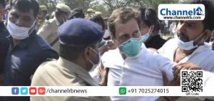 Read more about the article ഹത്രാസിലേക്കുള്ള യാത്രാമധ്യേ പോലീസുകാര്‍ ക്രൂരമായി പെരുമാറി; ലാത്തിച്ചാര്‍ജ്ജ് നടത്തി; മോദിജിക്ക് മാത്രമേ ഈ രാജ്യത്ത് നടക്കാന്‍ കഴിയൂ എന്നുണ്ടോ; പ്രതിഷേധിച്ച് രാഹുല്‍ ഗാന്ധി