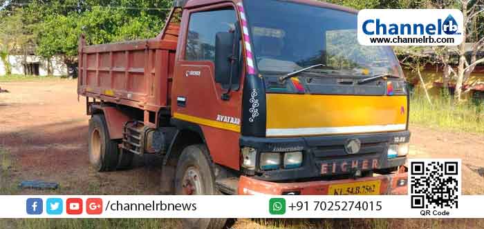 You are currently viewing പുഴയിൽ നിന്ന് മണൽ കടത്ത്; ടിപ്പർലോറിയും ഡ്രൈവറും  പോലീസിന്‍റെ  പിടിയിൽ