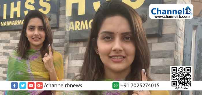 Read more about the article സിനിമാതാരം  മഹിമ നമ്പ്യാര്‍ നായമ്മാര്‍മൂല എല്‍.പി  സ്‌കൂളില്‍ വോട്ട് രേഖപ്പെടുത്തി