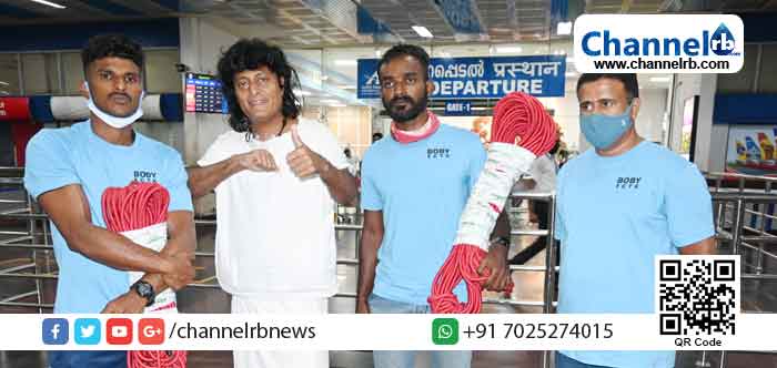 Read more about the article രക്ഷാപ്രവര്‍ത്തനങ്ങള്‍ക്കായി ബോബി ഫാന്‍സ് ഉത്തരാഖണ്ഡിലേക്ക്; ബോബി നേരിട്ടെത്തി സന്നദ്ധ സേനാംഗങ്ങളെ യാത്രയാക്കി