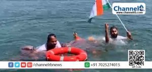 Read more about the article ആഴക്കടൽ മത്സ്യബന്ധന വിവാദം; മന്ത്രി മേഴ്സിക്കുട്ടിയമ്മയുടെ കോലം ആഴക്കടലിൽ മുക്കി യൂത്ത് കോൺഗ്രസിന്‍റെ പ്രതിഷേധം