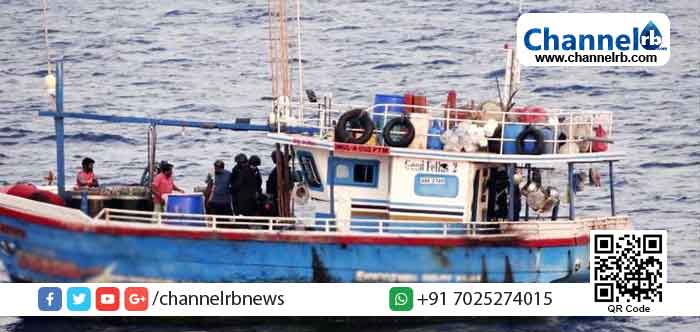 You are currently viewing അതിര്‍ത്തി ലംഘിച്ചു; കേരളാ തീരത്ത് അതിർത്തി  മൂന്ന് ശ്രീലങ്കൻ ബോട്ടുകൾ പിടികൂടി തീര സംരക്ഷണ സേന; കണ്ടെത്തിയത് മയക്കുമരുന്നും അനധികൃത ആശയവിനിമയ ഉപകരണങ്ങളും