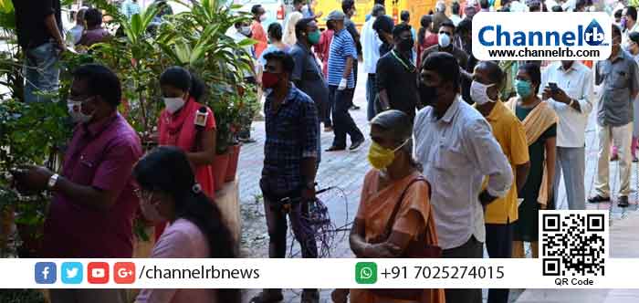 Read more about the article പോളിംഗ് ബൂത്തുകളില്‍ കോവിഡ് മാനദണ്ഡങ്ങള്‍ കര്‍ശനമായി പാലിക്കണം; വോട്ടര്‍മാര്‍ ശ്രദ്ധിക്കേണ്ട കാര്യങ്ങള്‍ അറിയാം