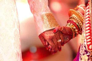 Read more about the article കല്യാണത്തിന് മുമ്പ് വധു വരനോട് ഒരു കാര്യം ആവശ്യപ്പെട്ടു; അത് കേട്ട് ഞെട്ടി വരാനും കുടുംബവും; ഒടുവിൽ ഇരു വീട്ടുകാരുടെ അനുഗ്രഹത്തോടെ ക്ഷേത്രത്തിൽ വെച്ച് താലികെട്ട്; പിന്നീട് വരൻ അറസ്റ്റിൽ;  ഒരു അഡാർ കല്യാണ വിശേഷം