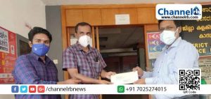 Read more about the article വാക്‌സിനേഷന്‍ ചലഞ്ച് ഏറ്റെടുത്ത് അധ്യാപക ദമ്പതികള്‍;  കോവിഡ് കാലത്തെ പരീക്ഷണ മത്സ്യ കൃഷിയില്‍  നിന്ന് ലഭിച്ച തുക  കളക്ടര്‍ക്ക് കൈമാറി