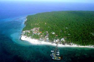 Read more about the article മത്സ്യബന്ധന ബോട്ടുകളില്‍ നിരീക്ഷണം, കേരളമുൾപ്പെടെയുള്ള യാത്രാ കേന്ദ്രങ്ങളിൽ പരിശോധന; ഭരണകൂടം ലക്ഷദ്വീപിൽ ഏർപ്പെടുത്തിയ കൂടുതൽ നിയന്ത്രണം അറിയാം