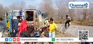 Read more about the article ടാങ്കര്‍ ലോറി കീഴ്‌മേല്‍ മറിഞ്ഞ് ഡ്രൈവര്‍ക്ക് പരിക്ക്; ഡ്രൈവറെ സഹായിക്കാതെ ലോറിയിൽനിന്ന് പെട്രോൾ ഊറ്റി നാട്ടുകാർ