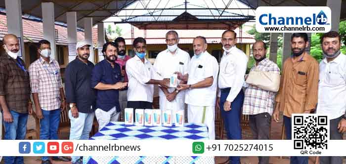 You are currently viewing ഓണ്‍ലൈന്‍ പഠനം വഴിമുട്ടിയവര്‍ക്ക് സഹായഹസ്‌തവുമായി പൂര്‍വ്വ വിദ്യാര്‍ത്ഥി സംഘടന