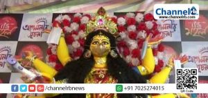 Read more about the article ഇത് വ്യത്യസ്തമായ കൊവിഡ് ബോധവത്കരണം; ബംഗാളിൽ ഒരുങ്ങുന്നത് സ്വർണമാസ്‌ക് ധരിച്ച ദുർഗാ ദേവിയുടെ വിഗ്രഹം; കൈകളിൽ ആയുധങ്ങൾക്ക് പകരം സാനിറ്റൈസർ, മാസ്‌ക്, സിറിഞ്ച്