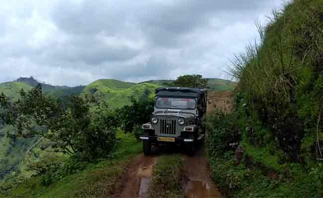 Read more about the article ഗ​വി വി​നോ​ദ​സ​ഞ്ചാ​ര മേ​ഖ​ല വീ​ണ്ടും തു​റ​ന്നു; കോ​ട​മ​ഞ്ഞി​ല്‍ കു​ളി​ച്ചു​നി​ല്‍​ക്കു​ന്ന ഗ​വി കാ​ണാ​ന്‍ സ​ഞ്ചാ​രി​ക​ളു​ടെ ഒ​ഴു​ക്ക്