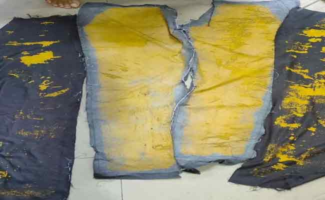 You are currently viewing ജീന്‍സില്‍ സ്വര്‍ണം പൂശി കടത്താന്‍ ശ്രമം; ‘വെറെെറ്റിയായ’ സ്വർണക്കടത്ത് പിടികൂടിയത് കണ്ണൂർ വിമാനത്താവളത്തിൽ