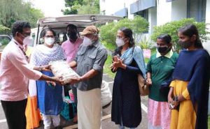 Read more about the article വാട്ടു കപ്പയുമായി കപ്പ വണ്ടി ഓടിത്തുടങ്ങി; മുണ്ടേമാണിയിലെ എലുമ്പന് വിപണിയൊരുക്കി കൃഷി വകുപ്പ്