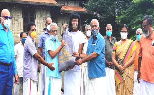 Read more about the article കേരള ക്ഷേത്രവാദ്യകല അക്കാദമിയുടെ ഓണക്കിറ്റ് വിതരണം ഉദ്ഘാടനം ചെയ്ത് ഡോ.ബോബി ചെമ്മണൂര്‍