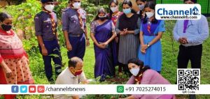 Read more about the article ജില്ലാ കളക്ടറെ സ്‌കാർഫ് അണിയിച്ചും വൃക്ഷത്തൈ സമ്മാനിച്ചും സ്‌കാർഫ് ദിനം ആചരിച്ചു