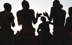 Read more about the article പത്തനാപുരത്തെ ജ്വല്ലറി മോഷണശ്രമത്തിന് പിന്നിൽ എതിർക്കുന്നവരെ അപായപ്പെടുത്തുന്ന കുറുവാ സംഘമെന്ന് പോലീസ്; സി.സി.ടി.വി തുണി കൊണ്ട് മറച്ചു